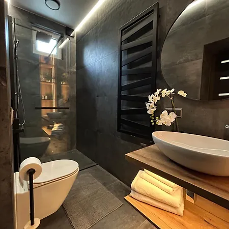 Leo & Private Zone - Old Apartment Bratislava