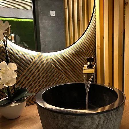 Апартаменты Leo & Private Zone - Old Братислава