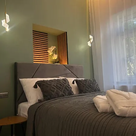 Leo & Private Zone - Old Апартаменты