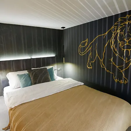 Leo & Private Zone - Old Апартаменты