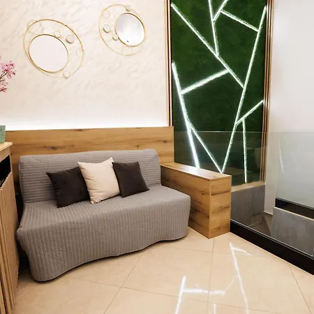 Leo & Private Zone - Old Apartment Pressburg