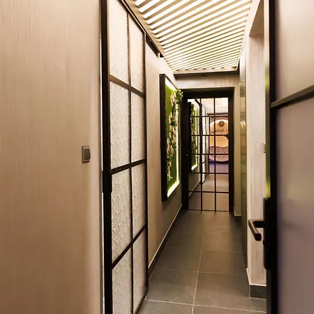 Leo & Private Zone - Old 布拉迪斯拉发