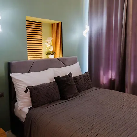 Leo & Private Zone - Old * Pressburg