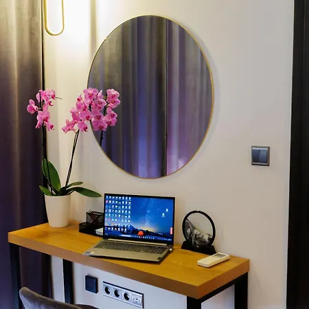 Leo & Private Zone - Old *