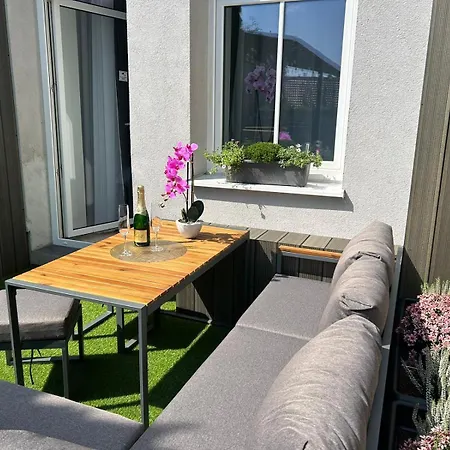 Leo & Private Zone - Old Apartment