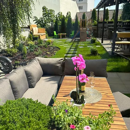 Leo & Private Zone - Old Братислава