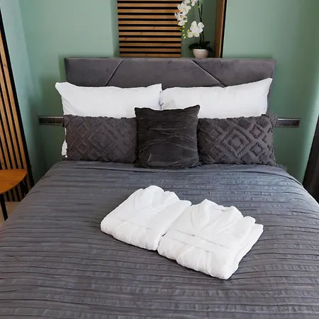 Leo & Private Zone - Old * 布拉迪斯拉发