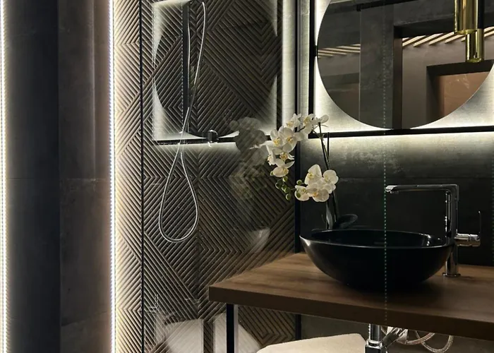 Leo & Private Zone - Old Apartment Bratislava