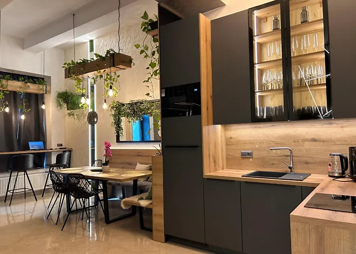 Leo & Private Zone - Old Apartment