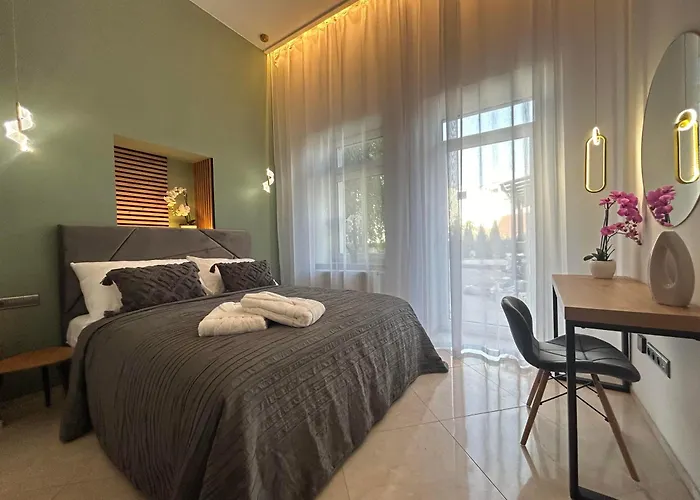 Leo & Private Zone - Old *