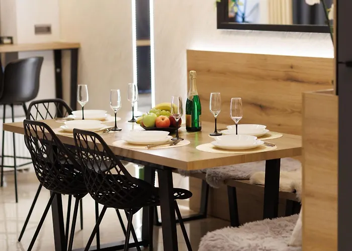 Leo & Private Zone - Old