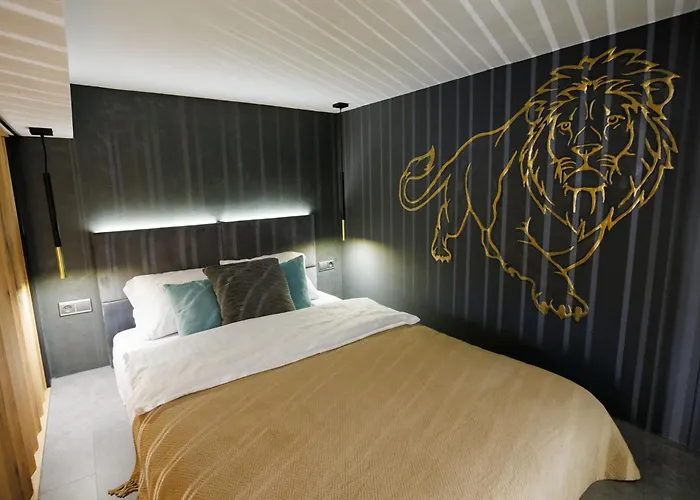 Leo & Private Zone - Old Apartmán