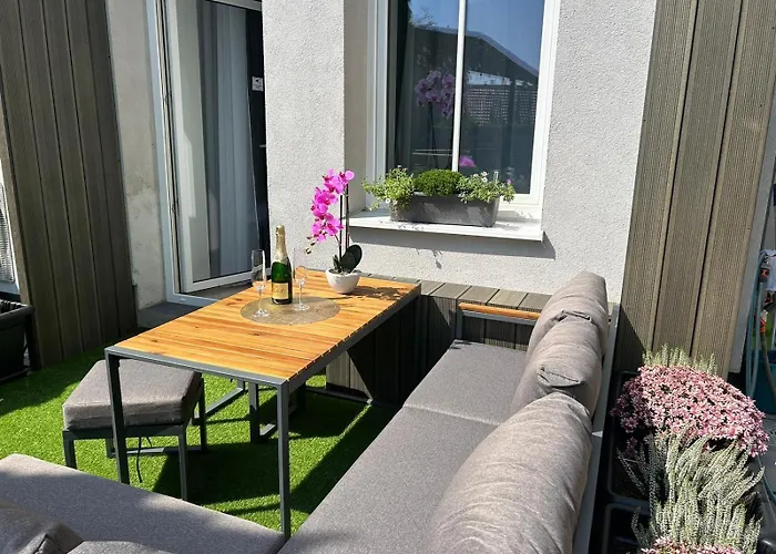 Leo & Private Zone - Old Apartment