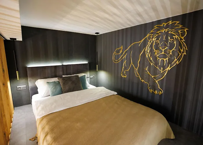 Leo & Private Zone - Old