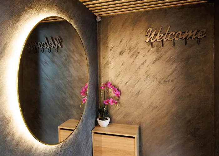 Leo & Private Zone - Old Apartment