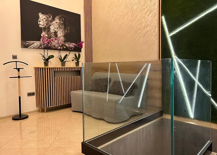 Leo & Private Zone - Old *