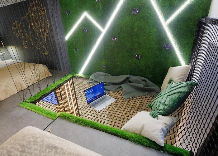 Leo & Private Zone - Old