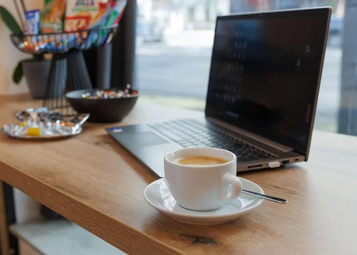 Leo & Private Zone - Old