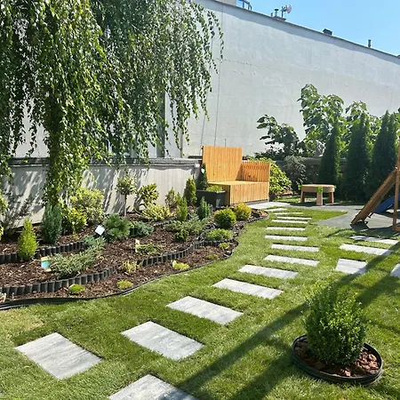 Leo & Private Zone - Old *