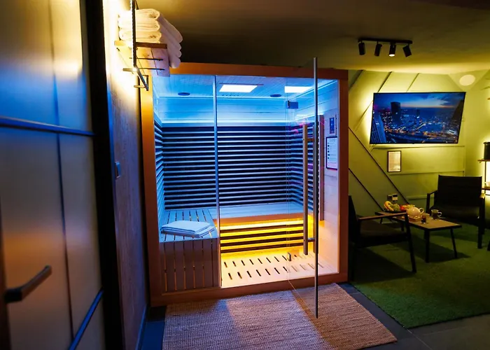 Leo & Private Zone - Old *