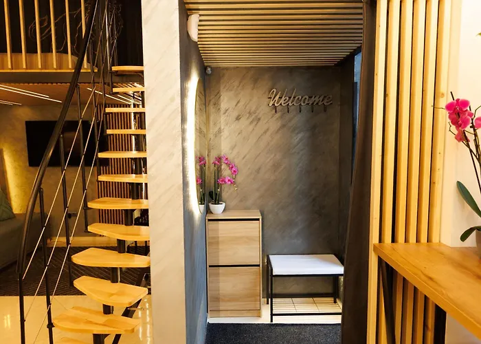 Leo & Private Zone - Old Lägenhet