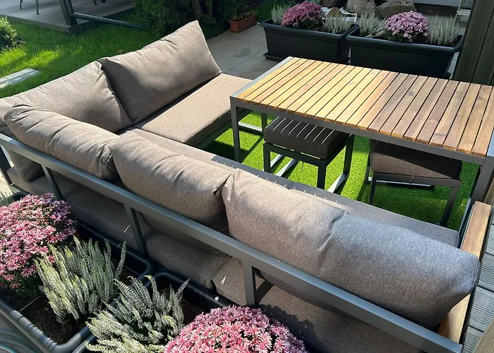 Leo & Private Zone - Old